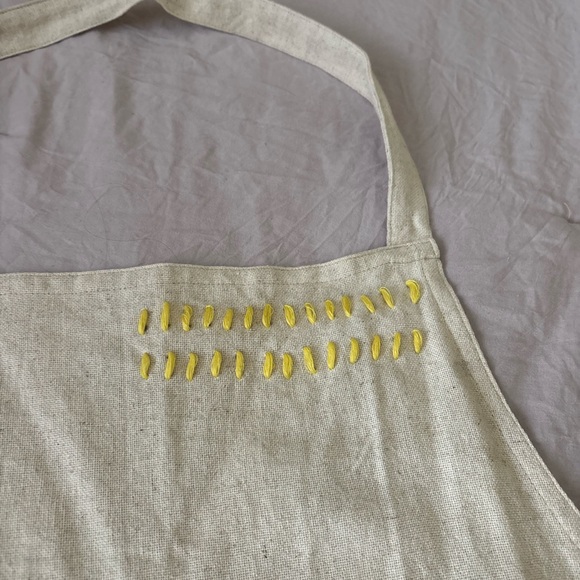 NWOT Embroidered Floral Apron in Cream and Yellow - Picture 3 of 4